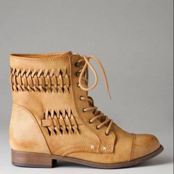 Rampage Shoes - NWOT RAMPAGE JUSTEYNA SPRING BOOTIES - Size 6.5